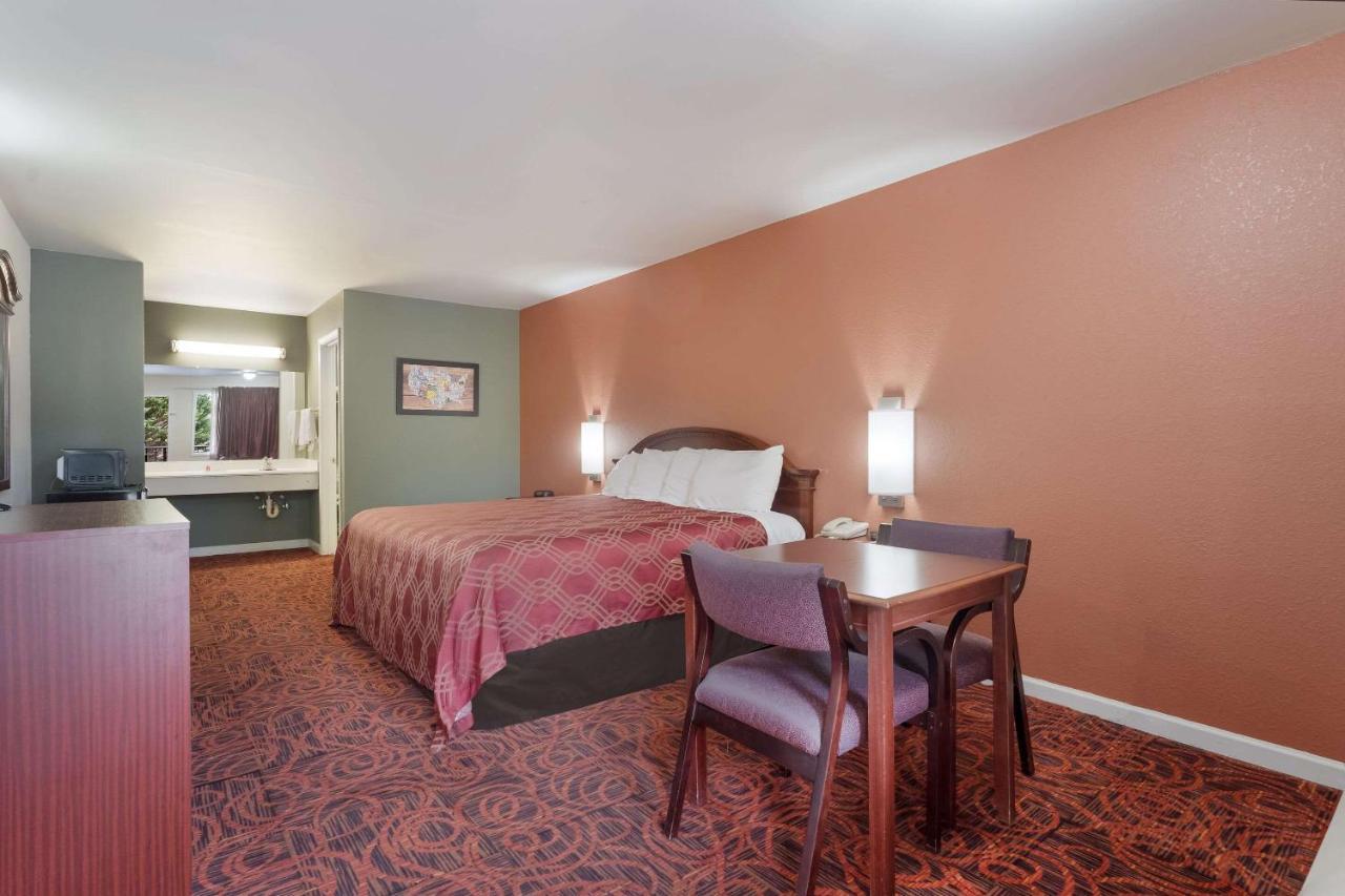 Econo Lodge Thomaston Exterior foto